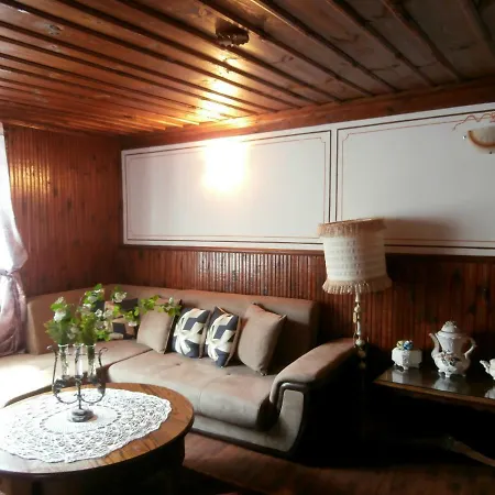 The Gates Apartman Koprivstica